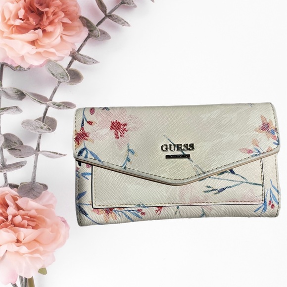 Guess foldable wallet. - Picture 1 of 4